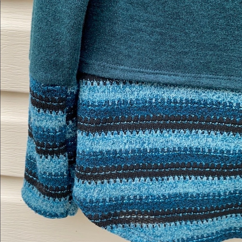 Gorgeous Hunter Green Lightweight Pullover - Picture 2 of 2